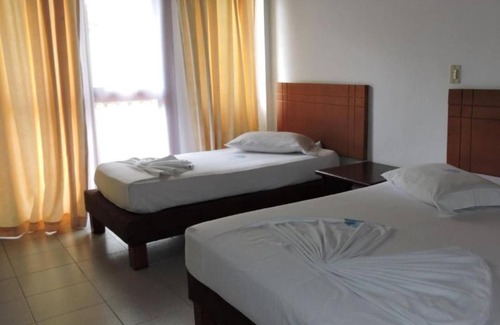 Caucasia Hotel | Hotel y Restaurante Mesón del Gitano