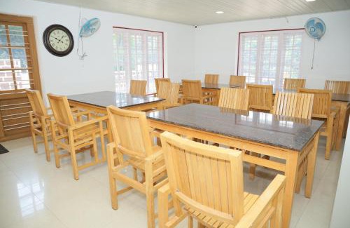 Madikeri Hotel | Hotel Yajna Comforts