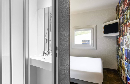 Viviani - Bonnevay Hotel | hotelF1 Lyon Gerland Vénissieux