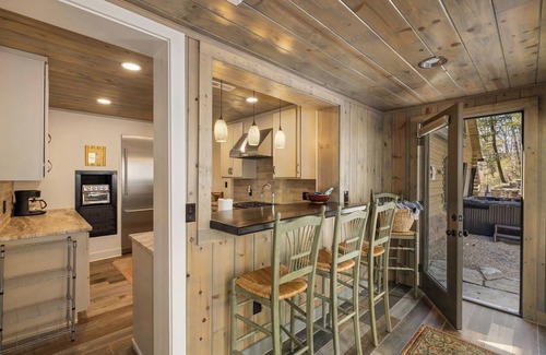 Weaverville Cabin | Hottub/Arcade/Historic Cabin/Mins to AVL & WVL