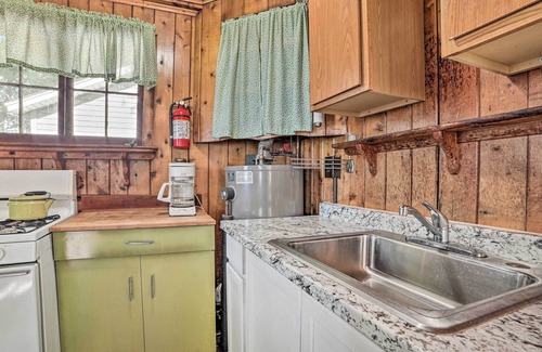 Houghton Lake Cabin | Houghton Lake Cabin w/ Great Outdoor Space!