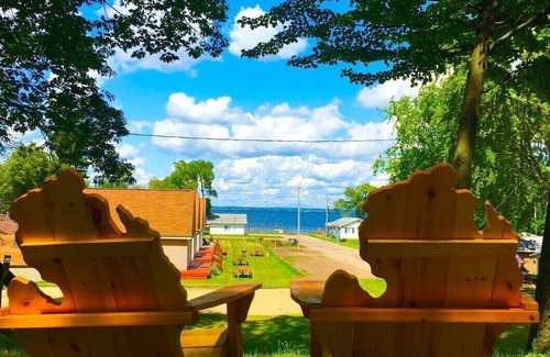 Houghton Lake Ski Chalet | Houghton Lake Chalet in family friendly resort