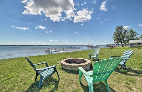 Houghton Lake House | Houghton Lake Family Getaway w/Fire Pit!