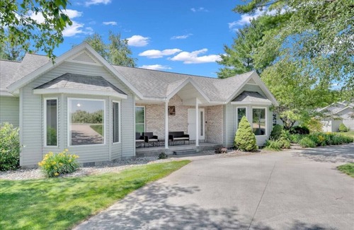 Houghton Lake House | Houghton Lake Getaway w/Pontoon