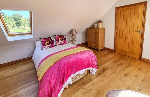 Heligan Cottage | HOUNDBEARE BARN, pet friendly in Teign Valley, Edge Of Dartmoor
