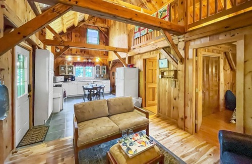 Rumney House | Hounds Nest: Community Decks on Stinson Lake, Dogs Ok, Central AC, Fire Pit, Fast WiFi & more