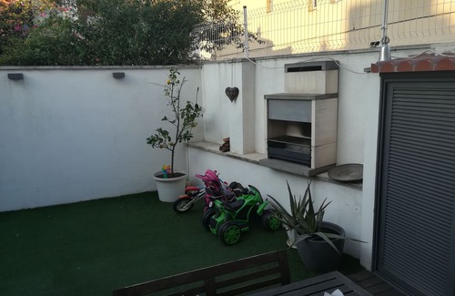 L'Hospitalet de Llobregat House | House with pool, garden and well connected