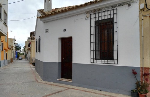Villajoyosa House | House very close to beach, family, quiet, clean, air cond., Bright and fresh