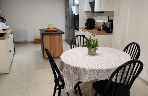 Saint-Saturnin-les-Avignon House | House in the Town Centre