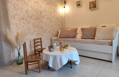 Saint-Saturnin-les-Avignon House | House in the Town Centre
