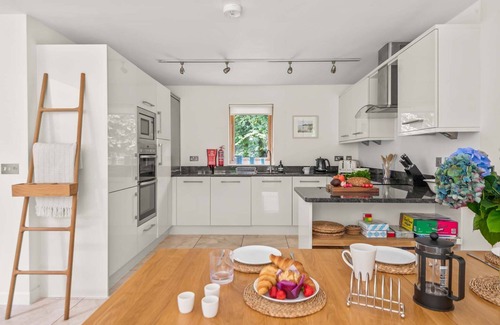 Talland Cottage | House 1 - sleeps 6 guests in 3 bedrooms