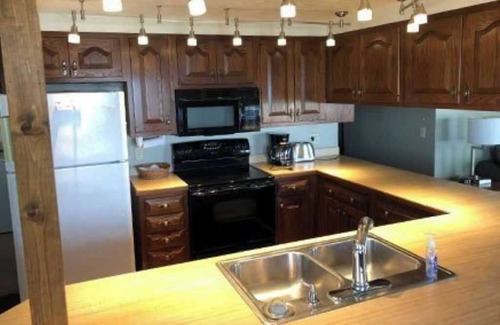 Huron House | House #133 Cozy 3 bedroom Family home with Spectacular views.