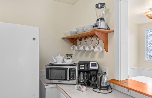 Historic Downtown District House | House + 2 Studios- 3 blocks from the Plaza!
