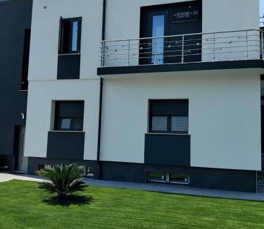 Collecchio House | House 21 Residence Room