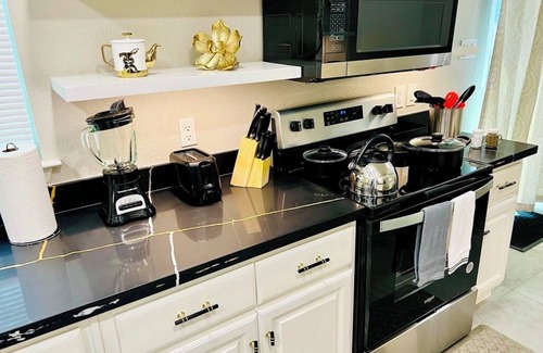 Grogan's Mill House | House 3-bedroom 2,5 Baths FREE Garage Parking with WiFi and AC, Washer, Dryer