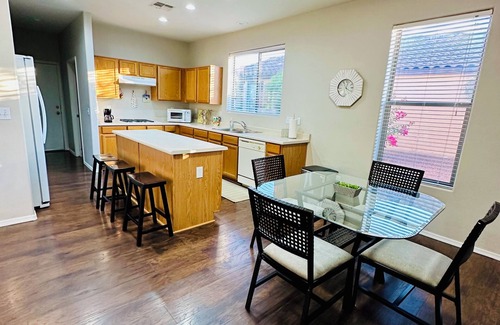 Surprise House | House- 3 Bedroom/Loft/2 full bath/1 half bath