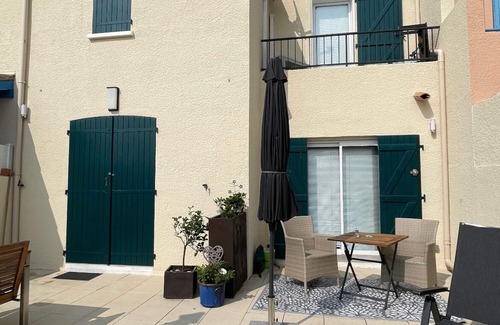 Gruissan Villa | House 3 *, chic by the sea 1 min walk to the beach "Grazel" newly renovated