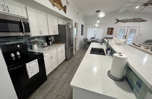 Key Allegro House | House, 4 Bedrooms + Sunroom, 2.5 Baths, Sleeps 13