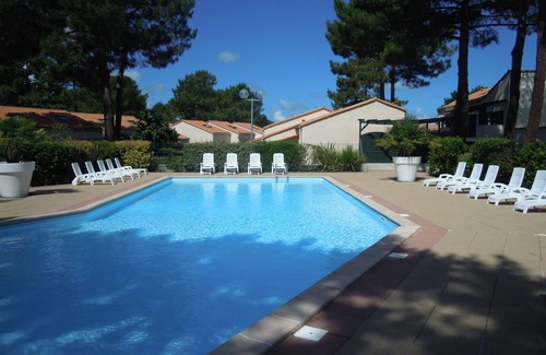 La Palmyre House | House 50 m2, terrace, enclosed garden, pine forest, private parking, shared swimming pool