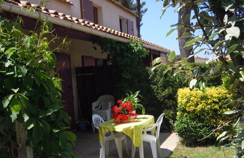 La Palmyre House | House 50 m2, terrace, enclosed garden, pine forest, private parking, shared swimming pool