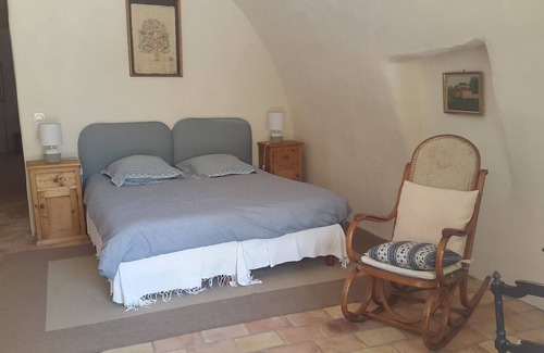 Merindol House | House adjoining a magnificent Provence farmhouse in the Luberon