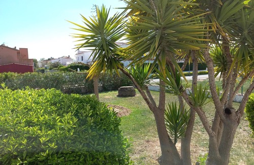 Sant Pere Pescador Ski Chalet | House Amfora 17 - barbecue, wifi, large plot, parking. Costa Brava