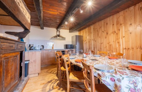 Les Salces House | House and barn complex