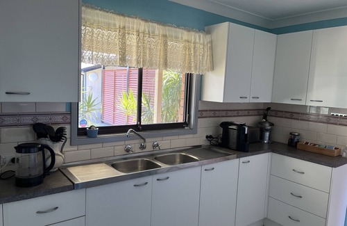 The Entrance North House | House and Studio are separate, sleeps 10 people included 3min walk to the beach.