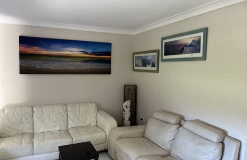 The Entrance North House | House and Studio are separate, sleeps 10 people included 3min walk to the beach.