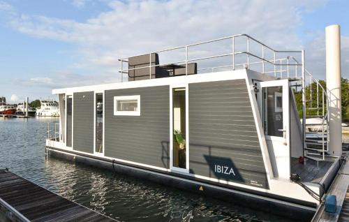 Heugum Boat Rental | House Boat Maastricht