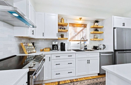 Sturgeon Bay House | House By The Bay| fire pit|movie room|yoga room