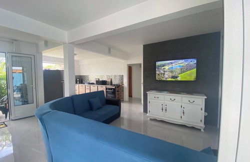 Tartane Cottage | House by the sea