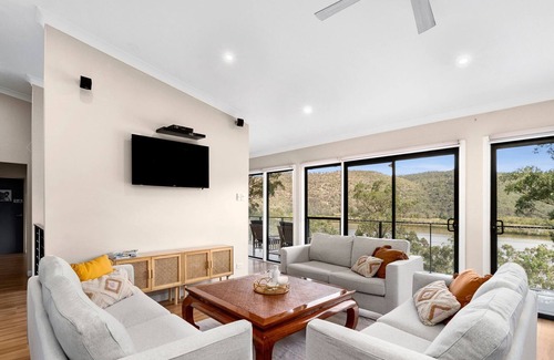 Gunderman House | House by the stream. Hawkesbury river hideaway- Privacy and views.