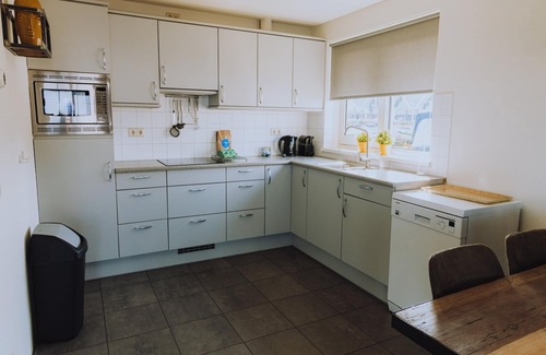 Municipality of Uitgeest House | House by Uitgeestermeer with Garden