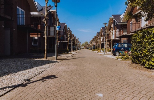 Municipality of Uitgeest House | House by Uitgeestermeer with Garden