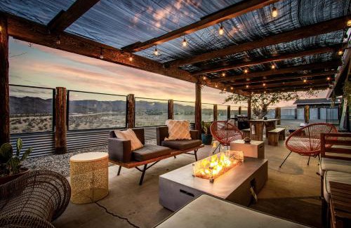 Joshua Tree House | House & Casita - Pool - Pickle Ball - Fire Pit - Hot Tub - 10 Min to JT Park