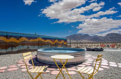 Joshua Tree House | House & Casita - Pool - Pickle Ball - Fire Pit - Hot Tub - 10 Min to JT Park