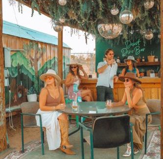 Joshua Tree House | House & Casita - Pool - Pickle Ball - Fire Pit - Hot Tub - 10 Min to JT Park