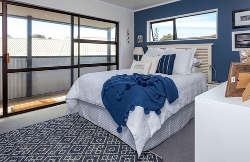 Matarangi House | House, decks/living up & down, fully fenced, family friendly 2min to beach
