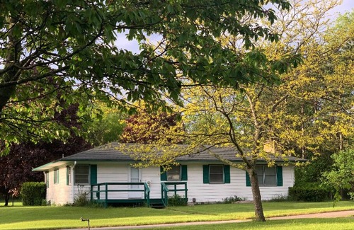 Ludington House | HOUSE ESTATE LOCATED ON 10 PRIVATE ACRES - NEAR BEACHES AND STATE PARK