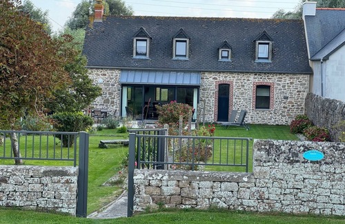 Cherrueix House | House for 11, facing sea, in "Cherrueix" located directly on Mt Saint Michel Bay