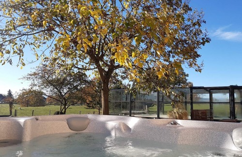 Vivans Cottage | House for 14 people with pool, spa, sauna, and garden in nature