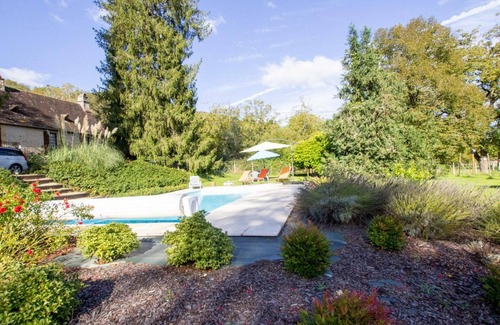 Montignac Cottage | House for 8 with heated pool, garden and WiFi in Montignac