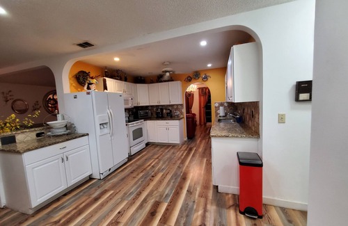 Trailer Estates House | House For Big Family and a group of Friends .