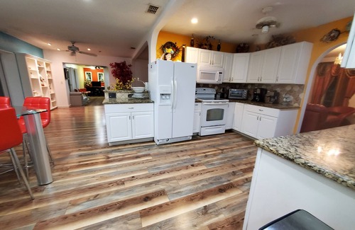 Trailer Estates House | House For Big Family and a group of Friends .
