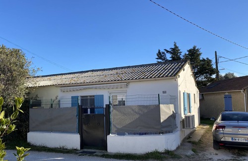 Port-Saint-Louis-du-Rhone Bed & Breakfast | House on Cartel beach 50 meters from the sea