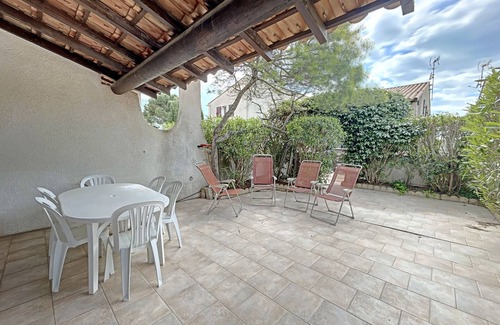Saintes-Maries-de-la-Mer House | House for 6 with shared pool and air conditioning