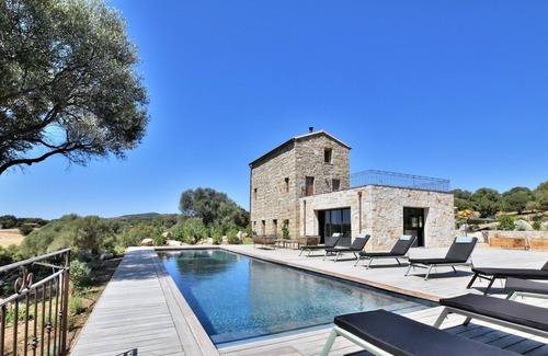 Serra-di-Ferro House | House