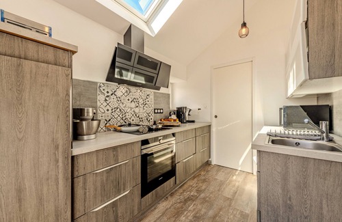 Guilers House | House 'Gite 8 Pers Au Calme - 9kms Beaches' with Shared Terrace, Private Garden and Wi-Fi