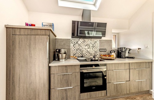 Guilers House | House 'Gite 8 Pers Au Calme - 9kms Beaches' with Shared Terrace, Private Garden and Wi-Fi